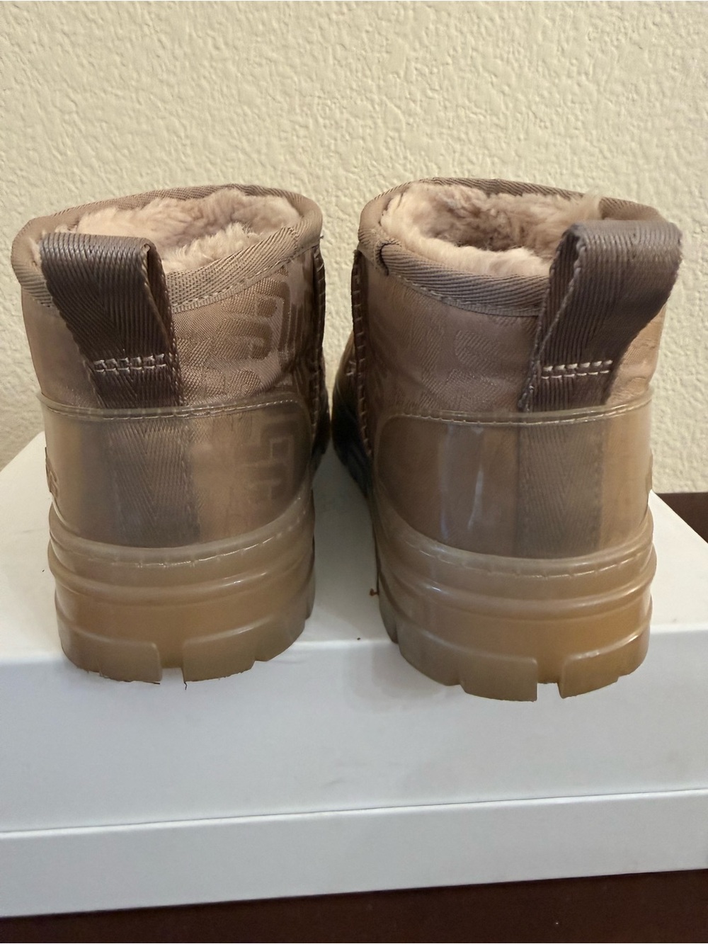 UGG Classic Ultra Mini Monogram Boots Tan Chestnut Faux Fur Lined Women’s Size 7 - Picture 7 of 12